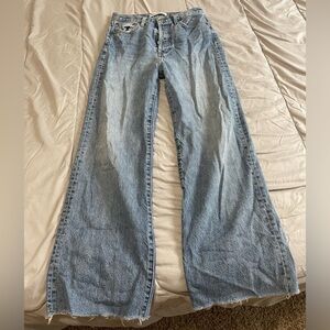 Jeans/ Aritzia/ Levi/ Champs/ Fila